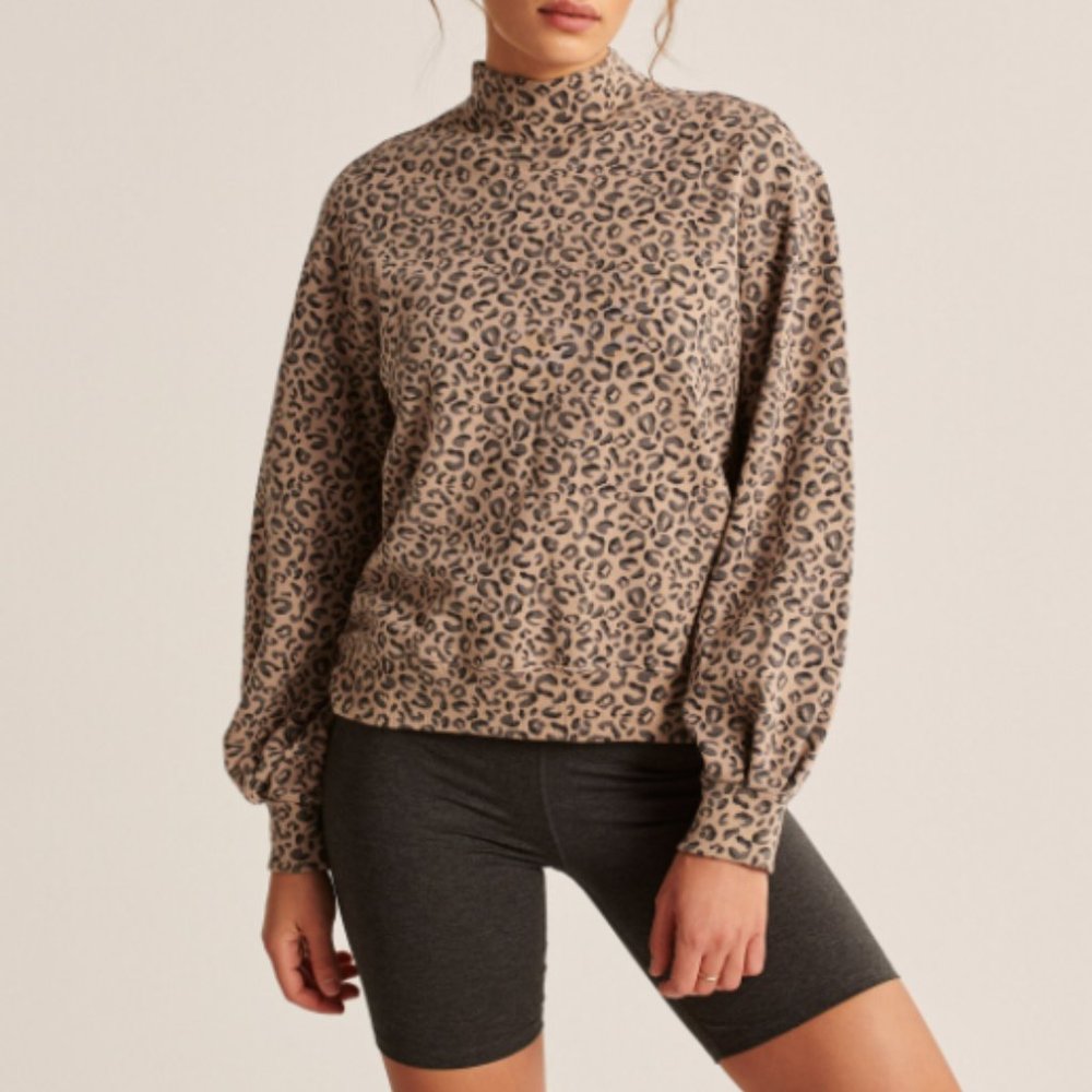 | abercrombie & fitch • animal print mockneck sweatshirt • small |